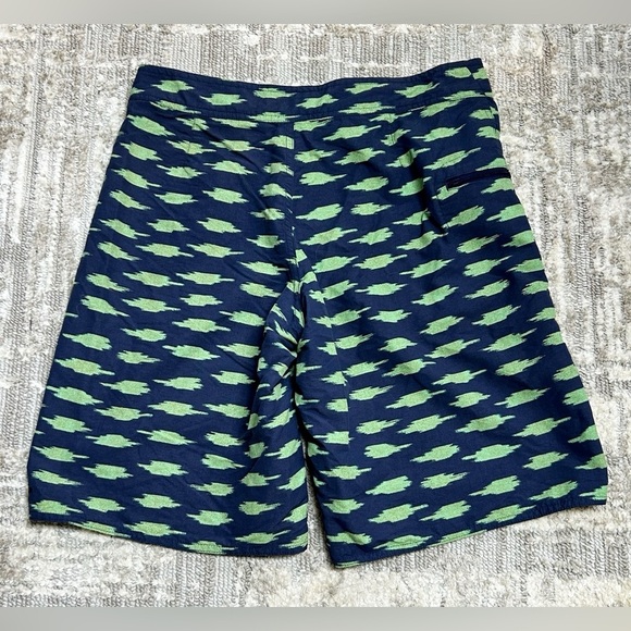 Patagonia Wavefarer 8" Shorts Men’s Blue Green Print Size 30 - Picture 3 of 5